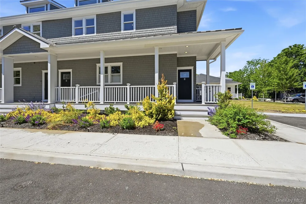 19 Montauk Highway #9 Westhampton, NY 11977