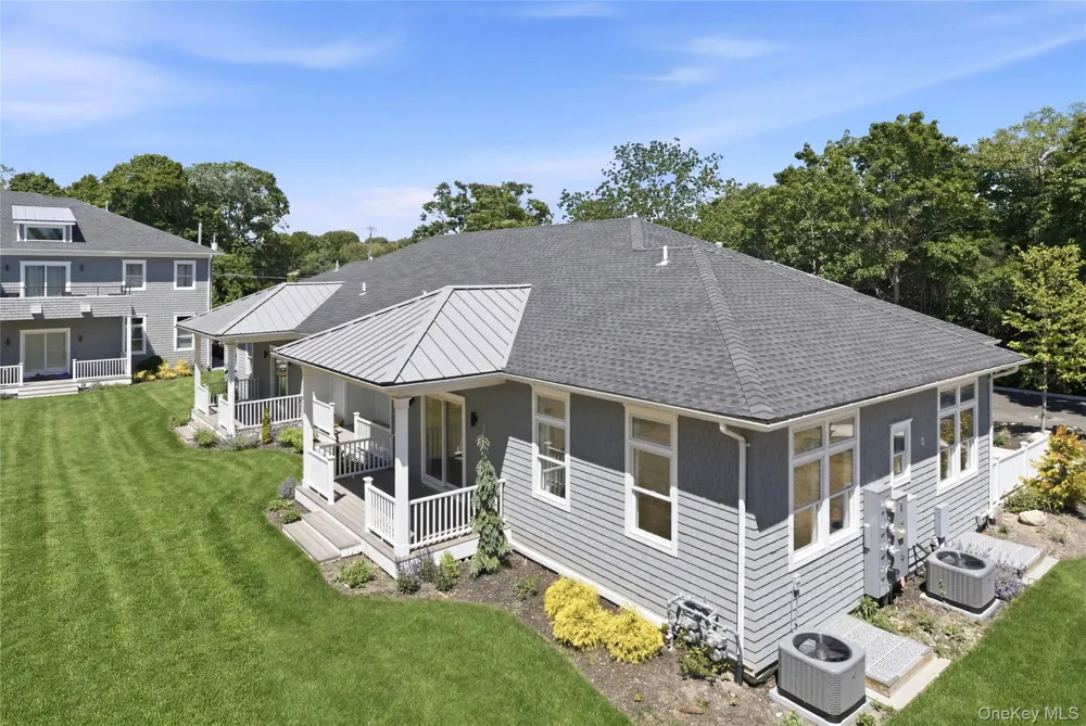 19 Montauk Highway #9 Westhampton, NY 11977