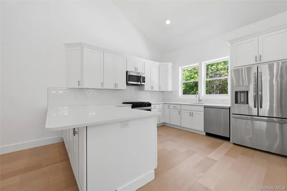 19 Montauk Highway #7 Westhampton, NY 11977