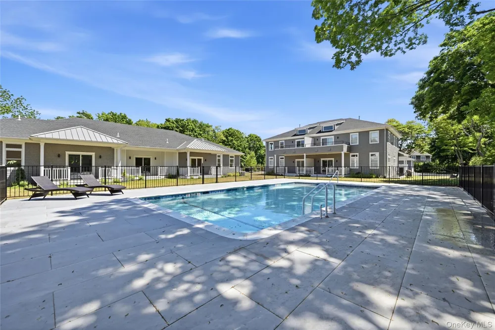 19 Montauk Highway #7 Westhampton, NY 11977