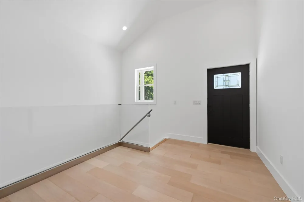 19 Montauk Highway #7 Westhampton, NY 11977