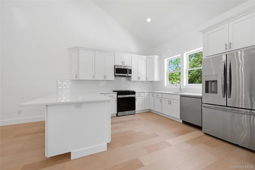 19 Montauk Highway #7 Westhampton, NY 11977