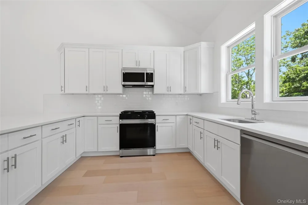 19 Montauk Highway #7 Westhampton, NY 11977