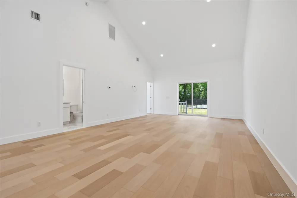 19 Montauk Highway #7 Westhampton, NY 11977