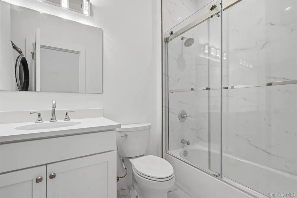 19 Montauk Highway #7 Westhampton, NY 11977