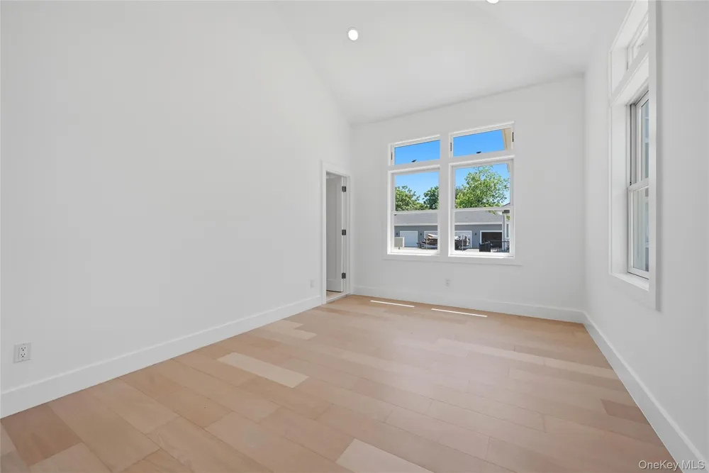 19 Montauk Highway #7 Westhampton, NY 11977