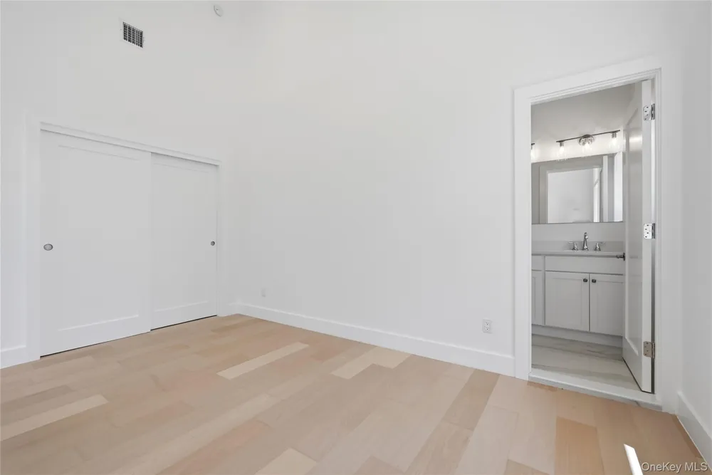19 Montauk Highway #7 Westhampton, NY 11977
