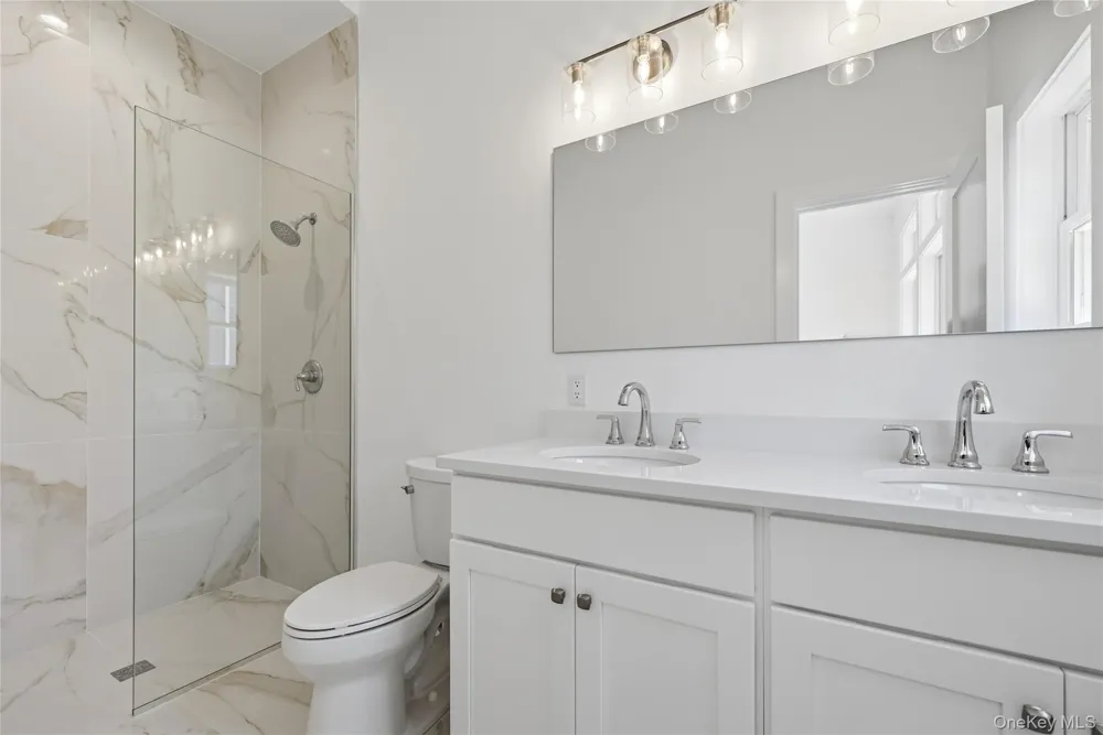 19 Montauk Highway #7 Westhampton, NY 11977