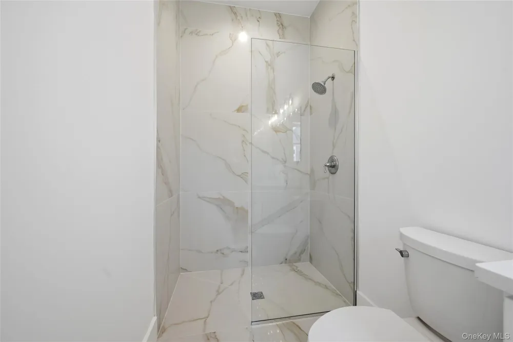 19 Montauk Highway #7 Westhampton, NY 11977