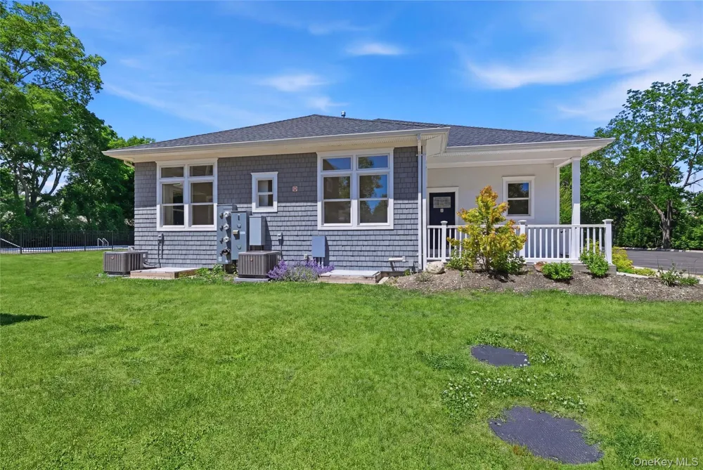 19 Montauk Highway #7 Westhampton, NY 11977