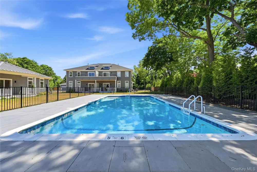 19 Montauk Highway #7 Westhampton, NY 11977
