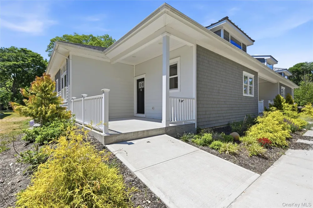 19 Montauk Highway #7 Westhampton, NY 11977