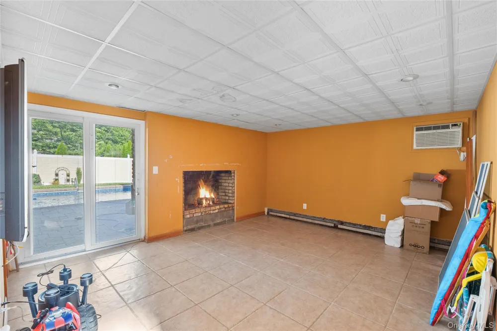 111 Brunswick Road Lake Ronkonkoma, NY 11779