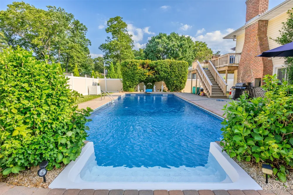 111 Brunswick Road Lake Ronkonkoma, NY 11779