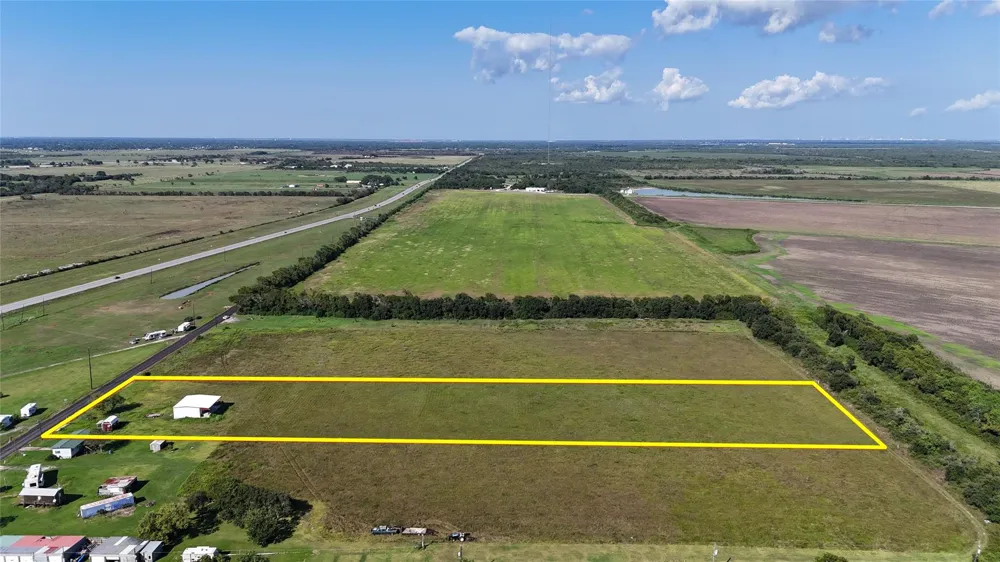 11705 Landrum Road Santa Fe, TX 77510