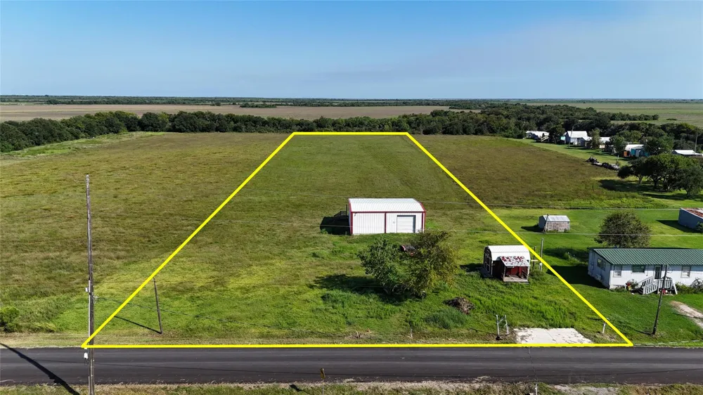 11705 Landrum Road Santa Fe, TX 77510