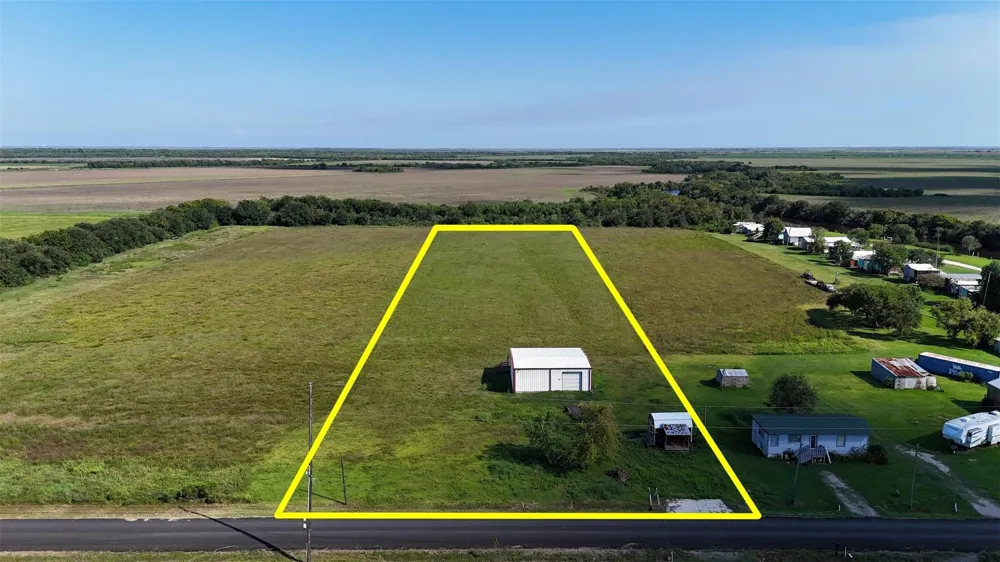 11705 Landrum Road Santa Fe, TX 77510
