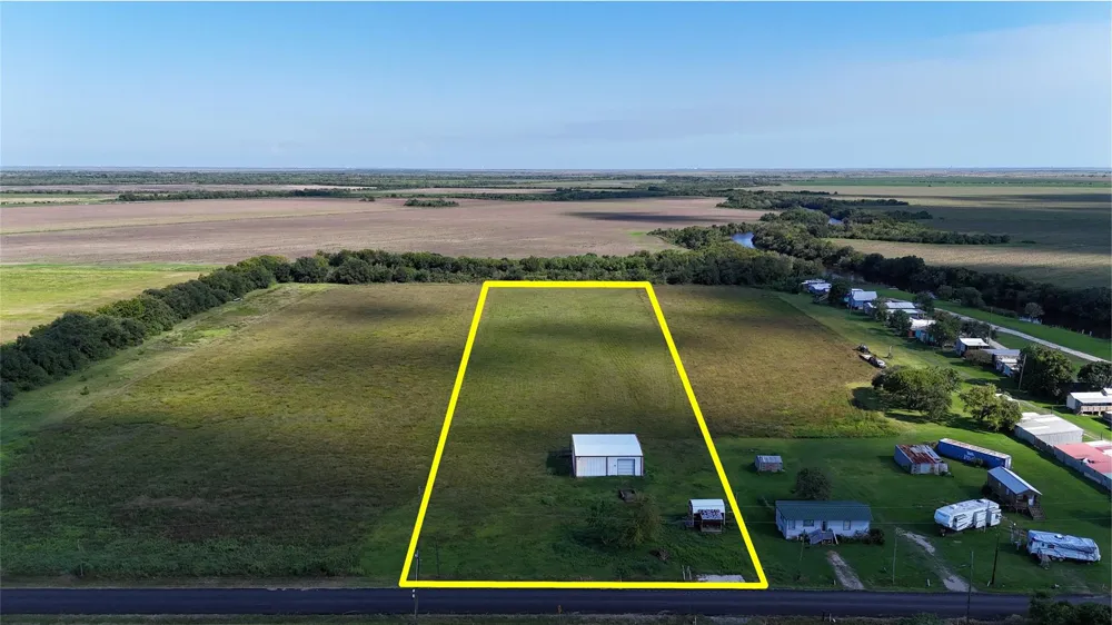 11705 Landrum Road Santa Fe, TX 77510