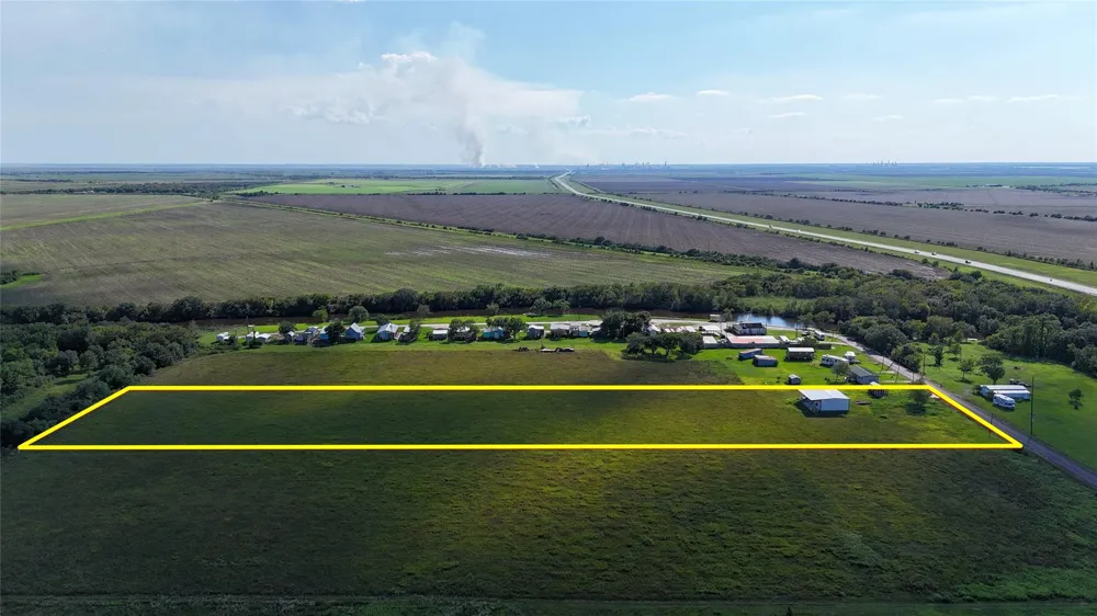 11705 Landrum Road Santa Fe, TX 77510