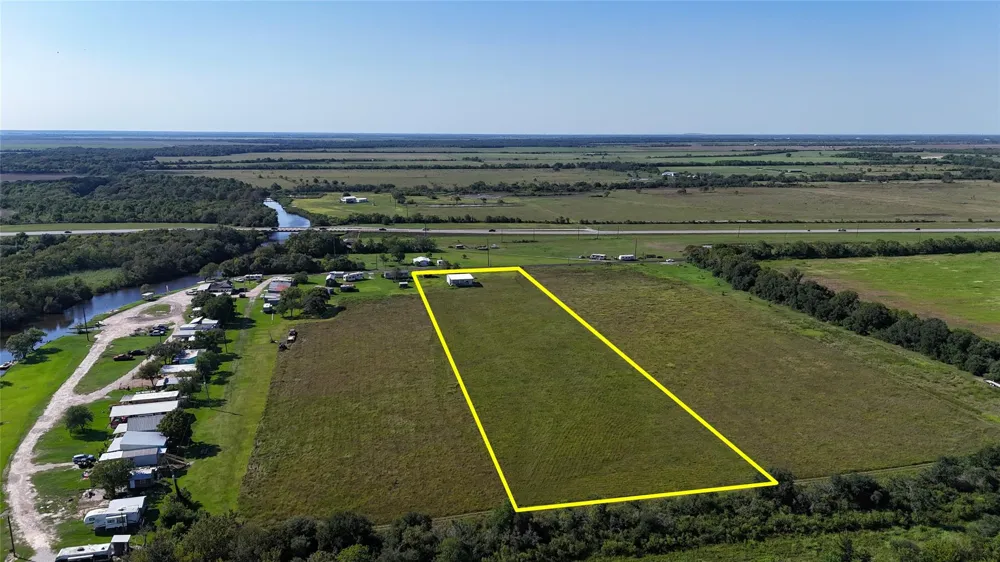 11705 Landrum Road Santa Fe, TX 77510