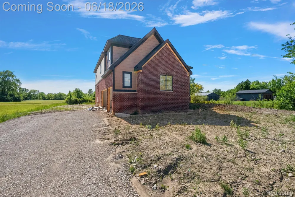 60637 Schoenherr Road Road Washington Township, MI 48094