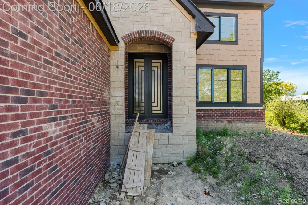 60637 Schoenherr Road Road Washington Township, MI 48094