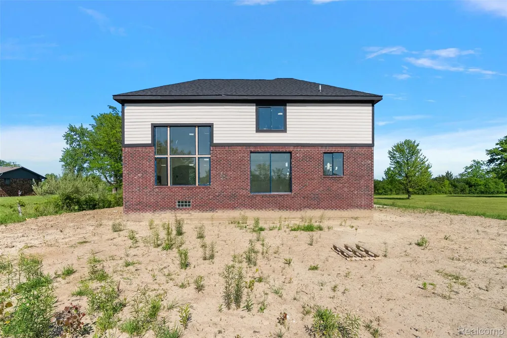 60637 Schoenherr Road Road Washington Township, MI 48094