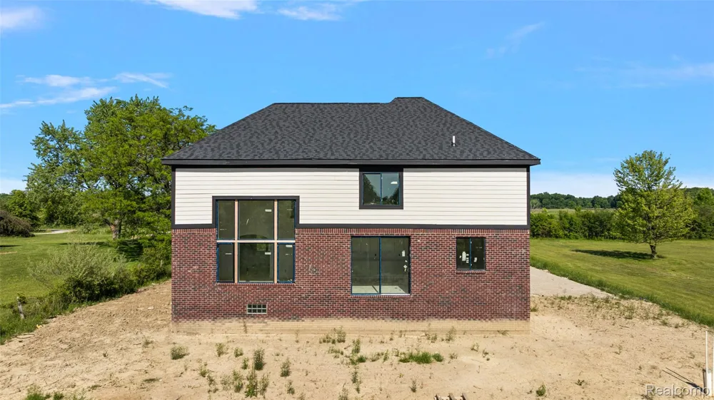 60637 Schoenherr Road Road Washington Township, MI 48094