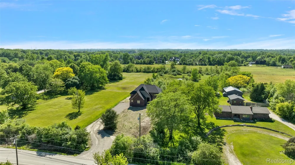 60637 Schoenherr Road Road Washington Township, MI 48094