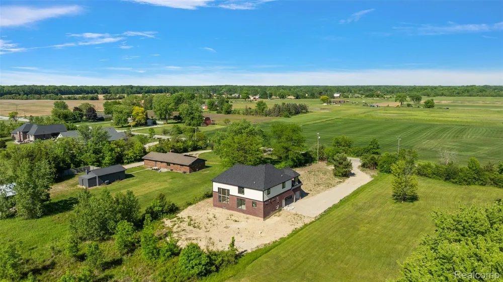 60637 Schoenherr Road Road Washington Township, MI 48094