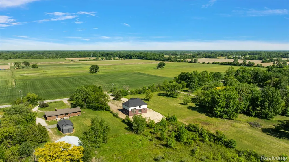 60637 Schoenherr Road Road Washington Township, MI 48094