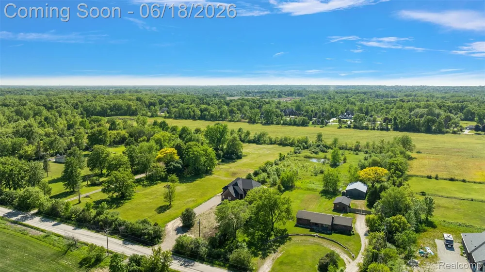 60637 Schoenherr Road Road Washington Township, MI 48094
