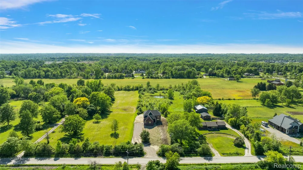 60637 Schoenherr Road Road Washington Township, MI 48094