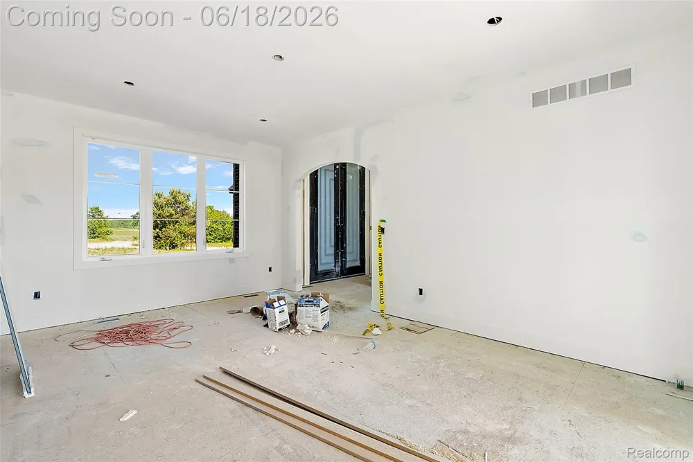 60637 Schoenherr Road Road Washington Township, MI 48094