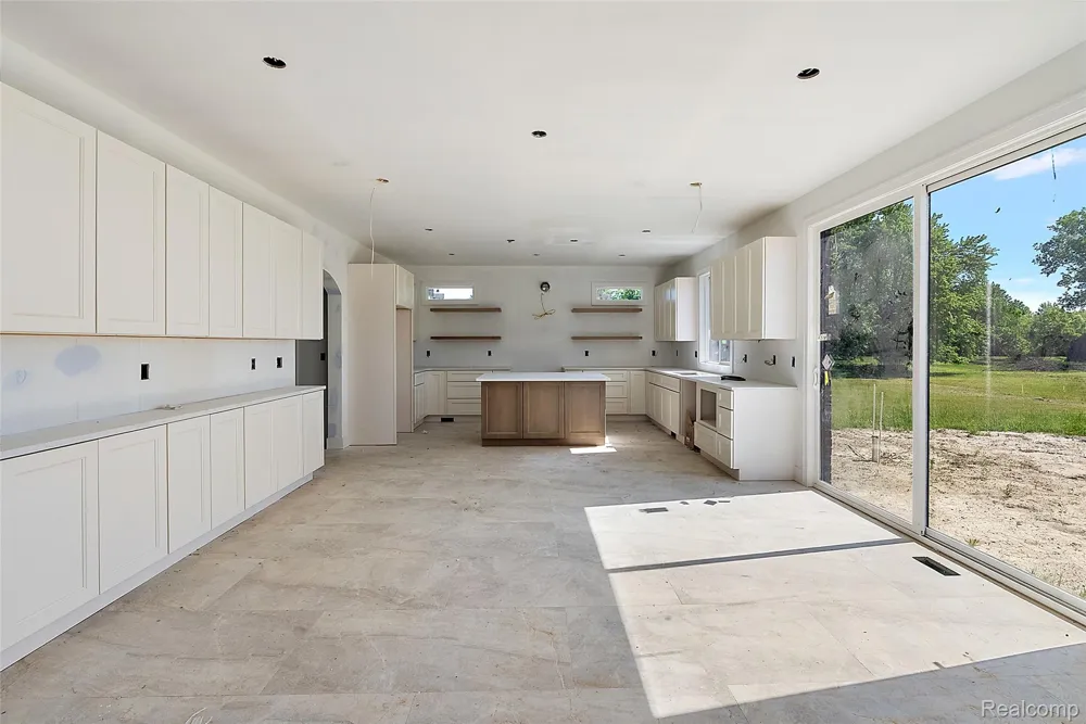 60637 Schoenherr Road Road Washington Township, MI 48094
