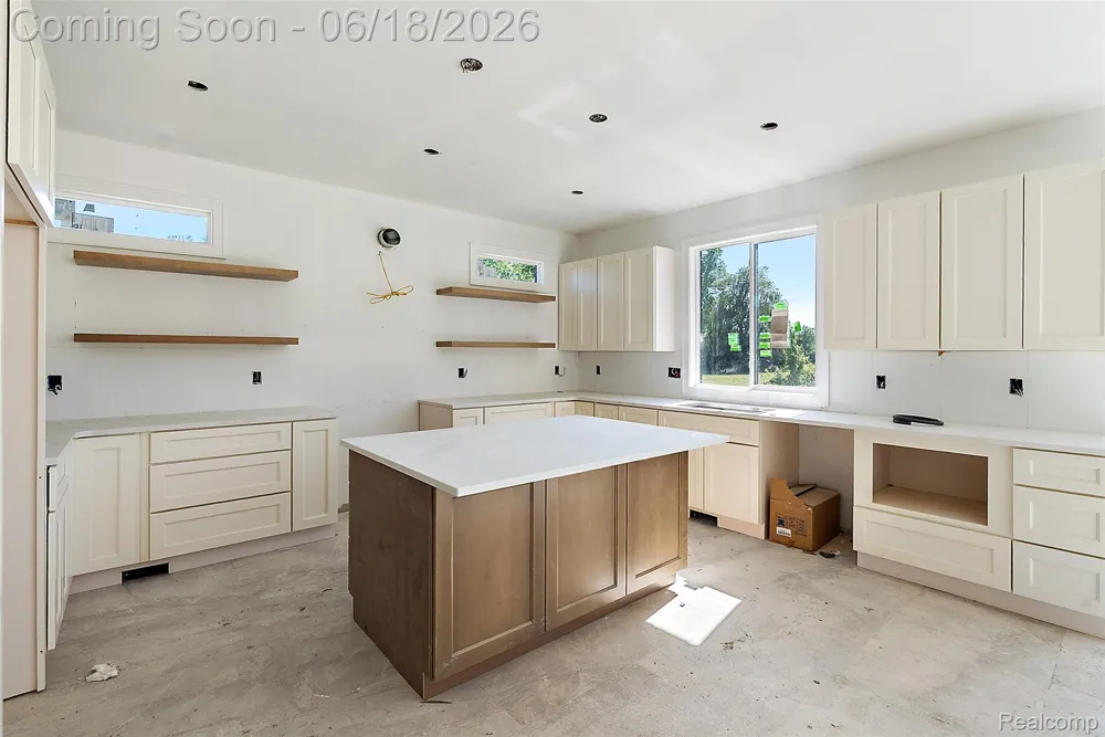 60637 Schoenherr Road Road Washington Township, MI 48094
