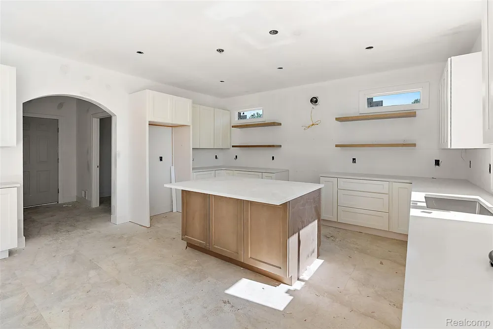 60637 Schoenherr Road Road Washington Township, MI 48094