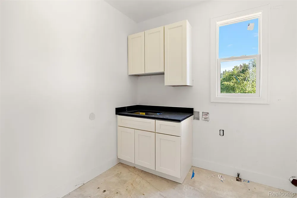 60637 Schoenherr Road Road Washington Township, MI 48094
