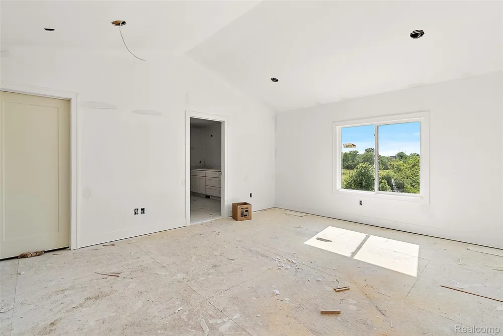60637 Schoenherr Road Road Washington Township, MI 48094