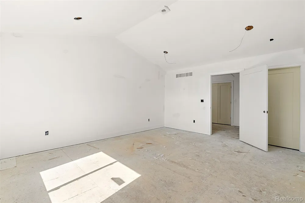60637 Schoenherr Road Road Washington Township, MI 48094