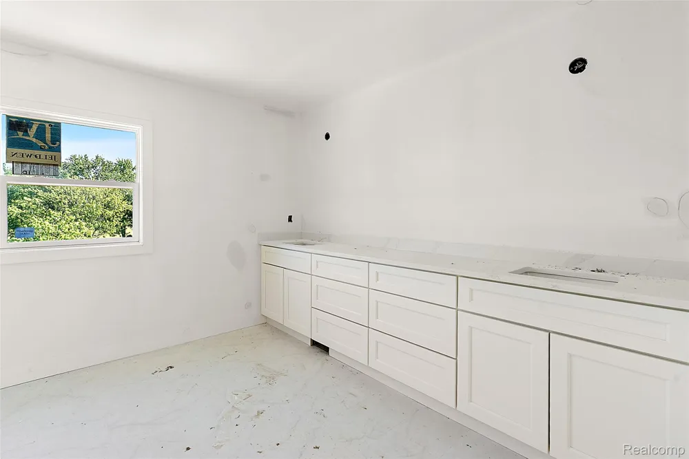 60637 Schoenherr Road Road Washington Township, MI 48094