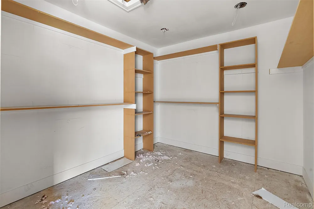 60637 Schoenherr Road Road Washington Township, MI 48094