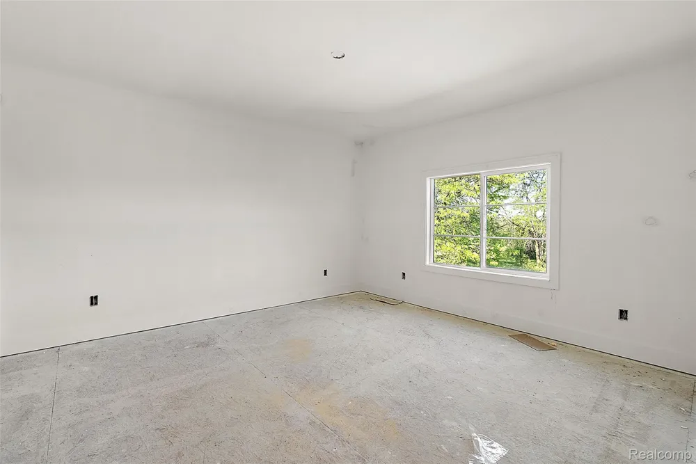 60637 Schoenherr Road Road Washington Township, MI 48094