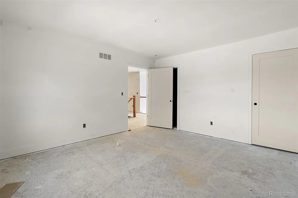 60637 Schoenherr Road Road Washington Township, MI 48094