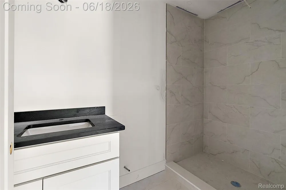 60637 Schoenherr Road Road Washington Township, MI 48094