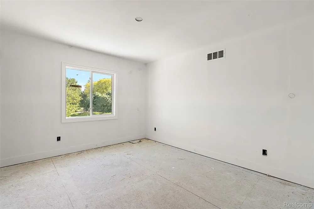 60637 Schoenherr Road Road Washington Township, MI 48094