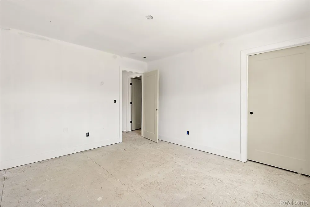 60637 Schoenherr Road Road Washington Township, MI 48094