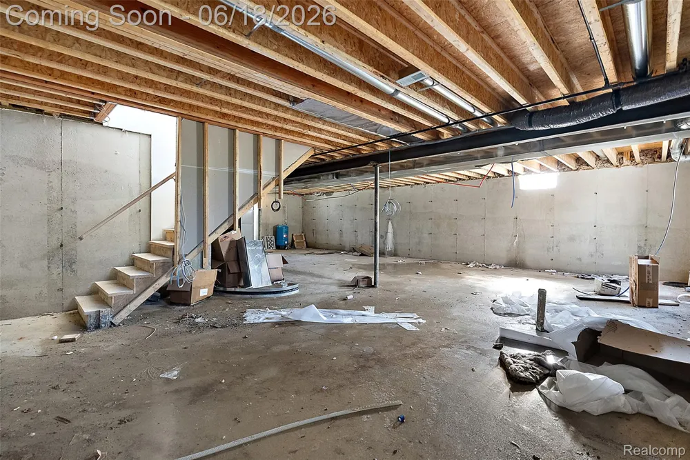 60637 Schoenherr Road Road Washington Township, MI 48094