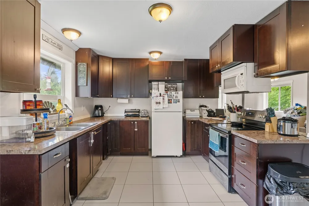 1904 North River Road Cosmopolis, WA 98537