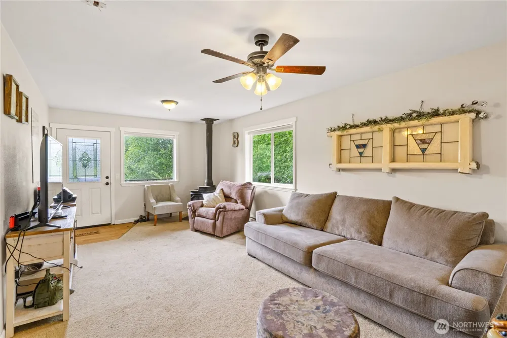 1904 North River Road Cosmopolis, WA 98537